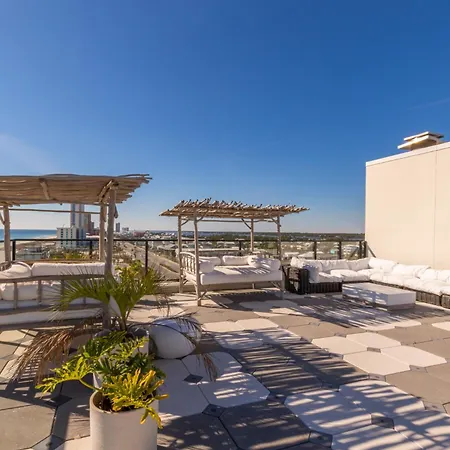 Elegant 6 Bedroom Condo With Beach And City Views, 2 Large Balconies, Next To The Hangout!