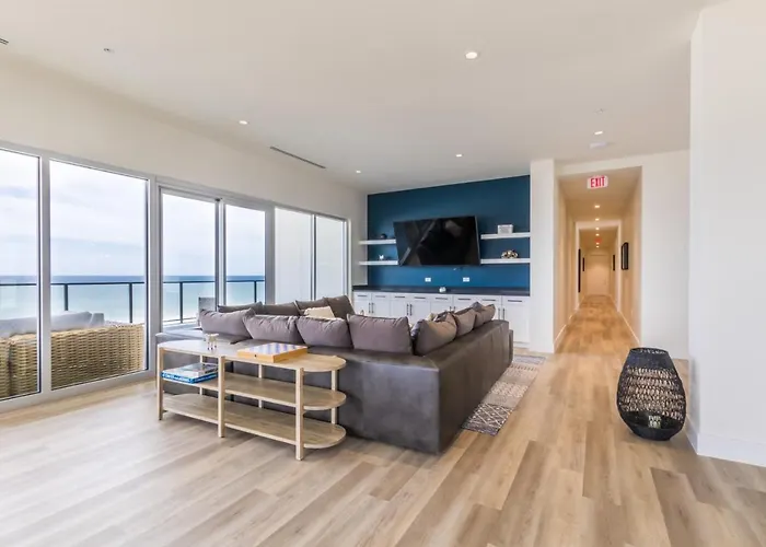 Elegant 6 Bedroom With And Views, 2 Large Balconies, Next To The Hangout! Gulf Shores