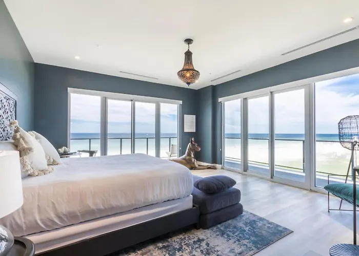 Holiday home Elegant 6 Bedroom With And Views, 2 Large Balconies, Next To The Hangout! Gulf Shores