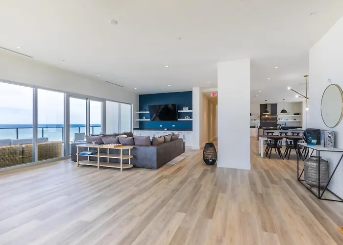 Elegant 6 Bedroom With And Views, 2 Large Balconies, Next To The Hangout! *