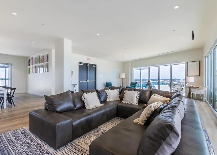 Elegant 6 Bedroom With And Views, 2 Large Balconies, Next To The Hangout! Holiday home Gulf Shores