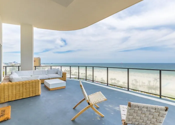 Holiday home Elegant 6 Bedroom With And Views, 2 Large Balconies, Next To The Hangout! Gulf Shores