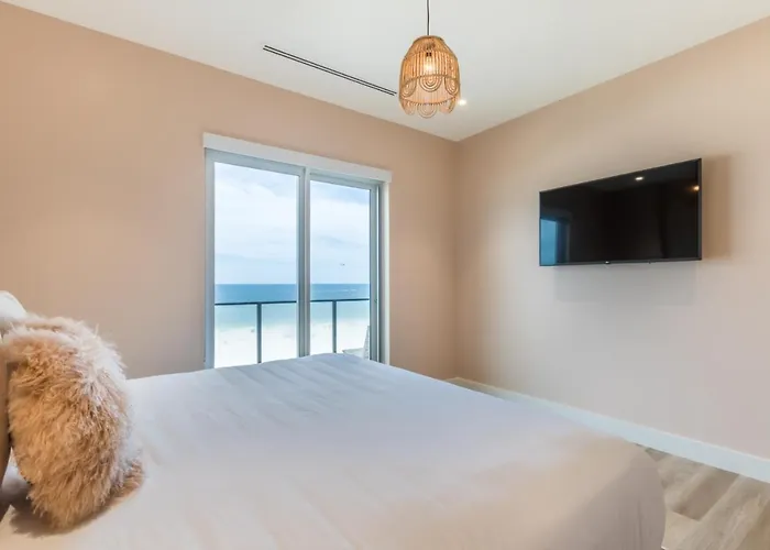 Elegant 6 Bedroom With And Views, 2 Large Balconies, Next To The Hangout! Holiday home *