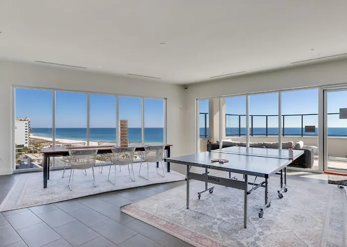 Holiday home Elegant 6 Bedroom With And Views, 2 Large Balconies, Next To The Hangout! *