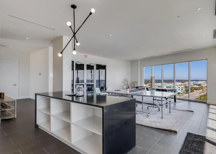 Elegant 6 Bedroom With And Views, 2 Large Balconies, Next To The Hangout! * Gulf Shores