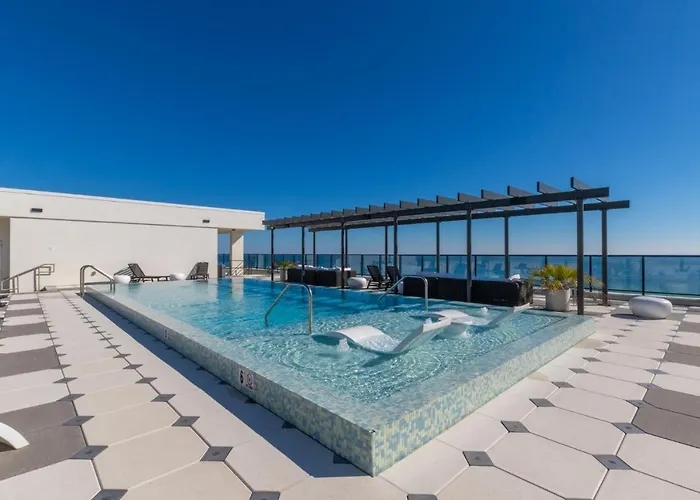 Elegant 6 Bedroom With And Views, 2 Large Balconies, Next To The Hangout! Gulf Shores
