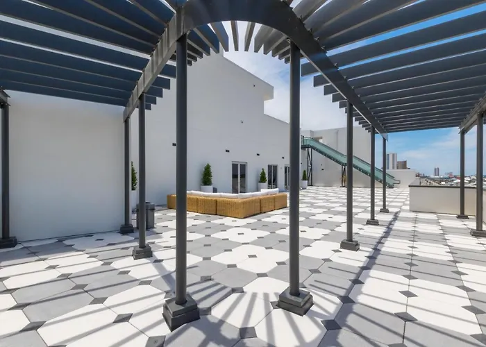 Elegant 6 Bedroom With And Views, 2 Large Balconies, Next To The Hangout! Holiday home Gulf Shores