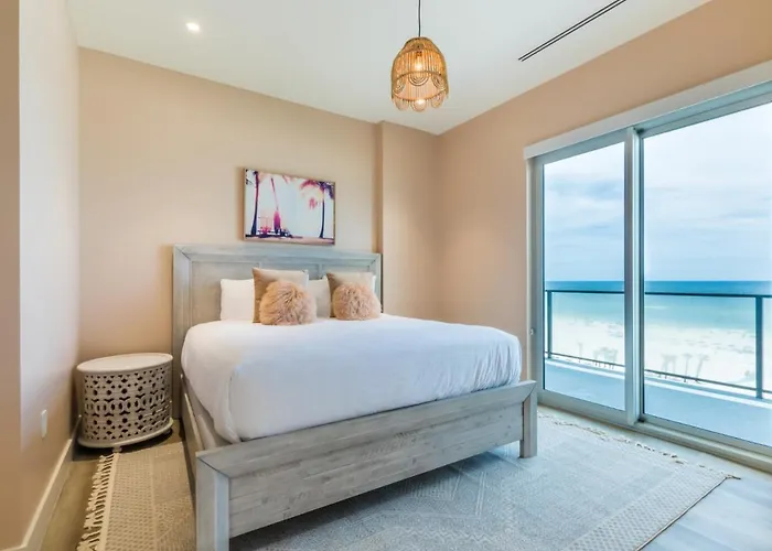 Holiday home Elegant 6 Bedroom With And Views, 2 Large Balconies, Next To The Hangout! *