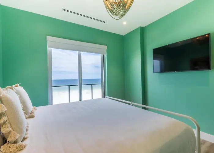 Elegant 6 Bedroom With And Views, 2 Large Balconies, Next To The Hangout! Gulf Shores