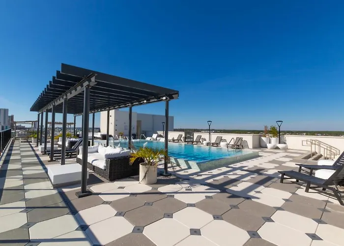 Elegant 6 Bedroom With And Views, 2 Large Balconies, Next To The Hangout! *