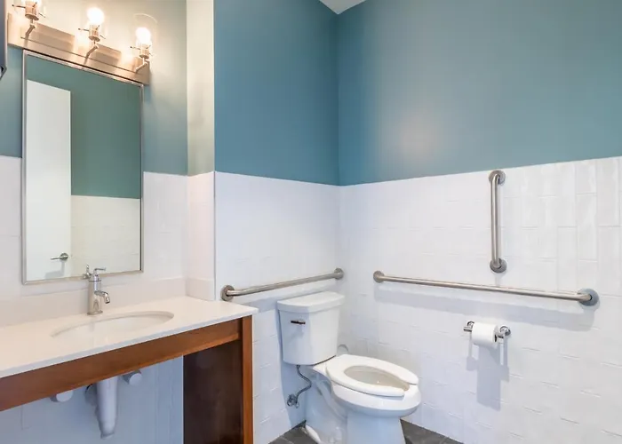 Elegant 6 Bedroom With And Views, 2 Large Balconies, Next To The Hangout!