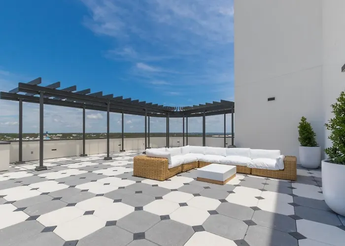 Holiday home Elegant 6 Bedroom With And Views, 2 Large Balconies, Next To The Hangout! *