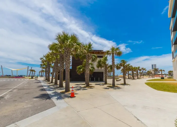 Holiday home Elegant 6 Bedroom With And Views, 2 Large Balconies, Next To The Hangout!