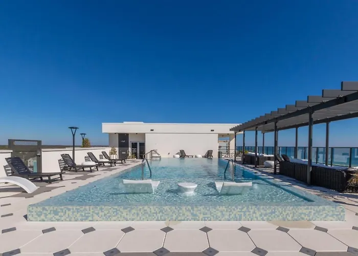 Elegant 6 Bedroom With And Views, 2 Large Balconies, Next To The Hangout! Gulf Shores